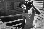 Jeune homme et eau dans un bidonville La Granja - Chili