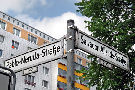 Salvador-Allende-Straße / Calle Salvador Allende. Calle Pablo Neruda / Pablo-Neruda-Straße. Berlin