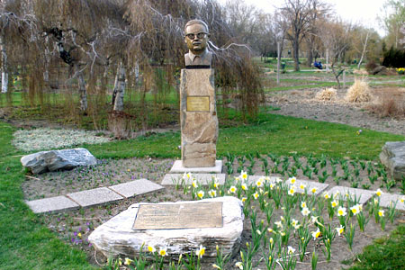Monumento presidente Salvador Allende. Parque del Danubio (Donaupark) Viena. Austria