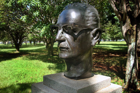Monumento al presidente Salvador Allende en  Brasilia