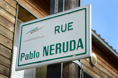 calle Pablo Neruda. Cournon-d'Auvergne. Francia