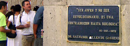 Ser joven y no ser revolucionario es una contradicción hasta biológica - Salvador Allende