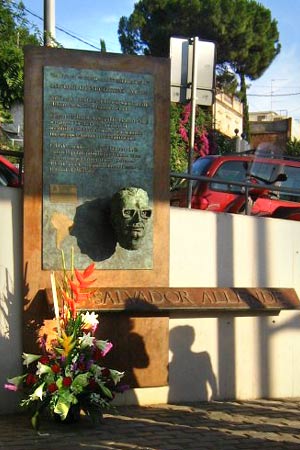 Salvador Allende. Barcelona - Allende en el mundo