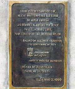 placa Salvador Allende