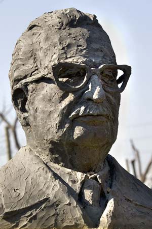 Salvador Allende, España