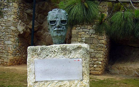 Monumento a Salvador Allende. España