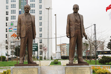 Monumento  Salvador Allende y Mustafá Kemal Atatürk. Turquía, Ataşehir